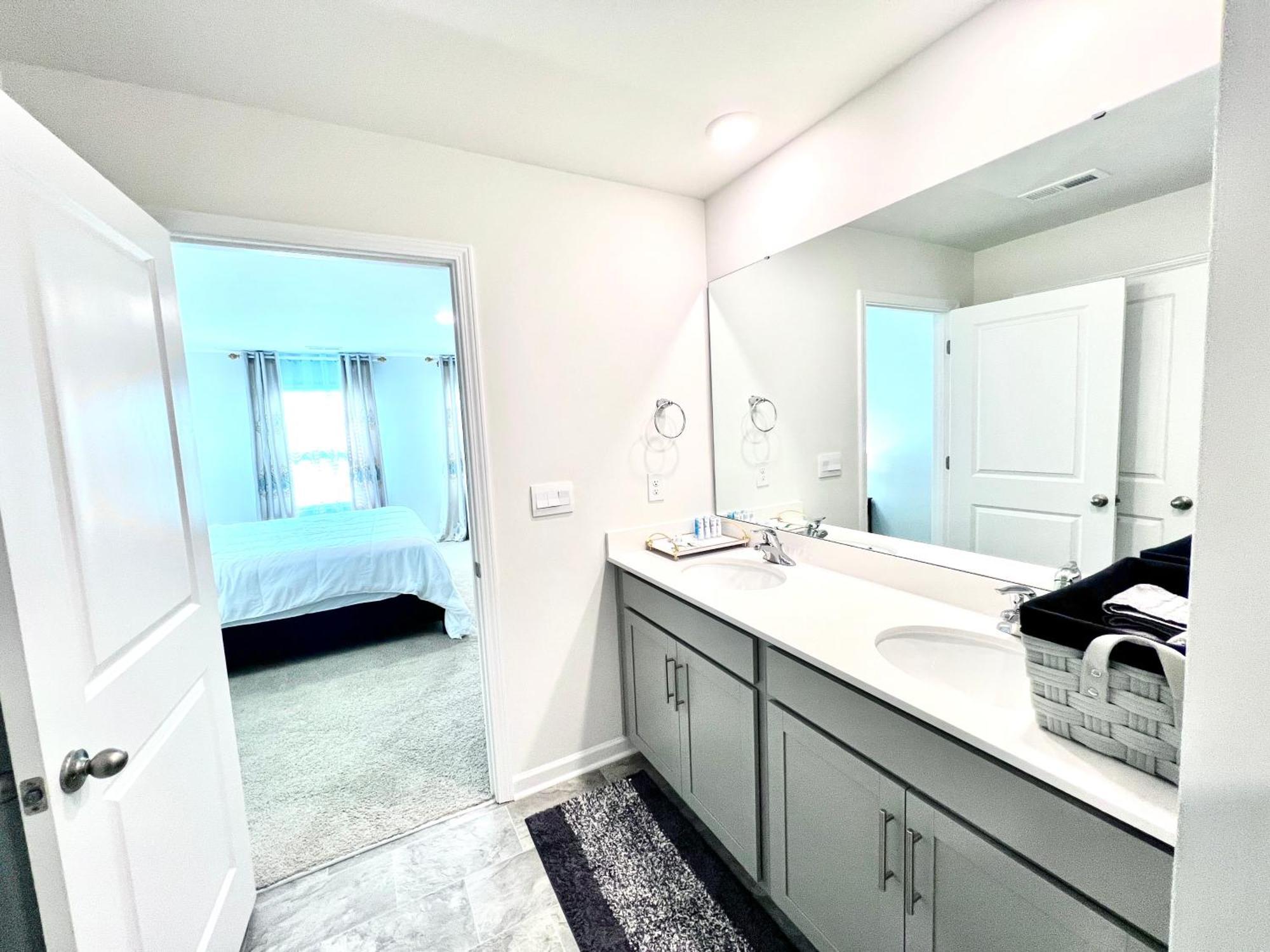 Spacious 4-Bedroom House,6Beds With Office Space Charlotte Exterior photo