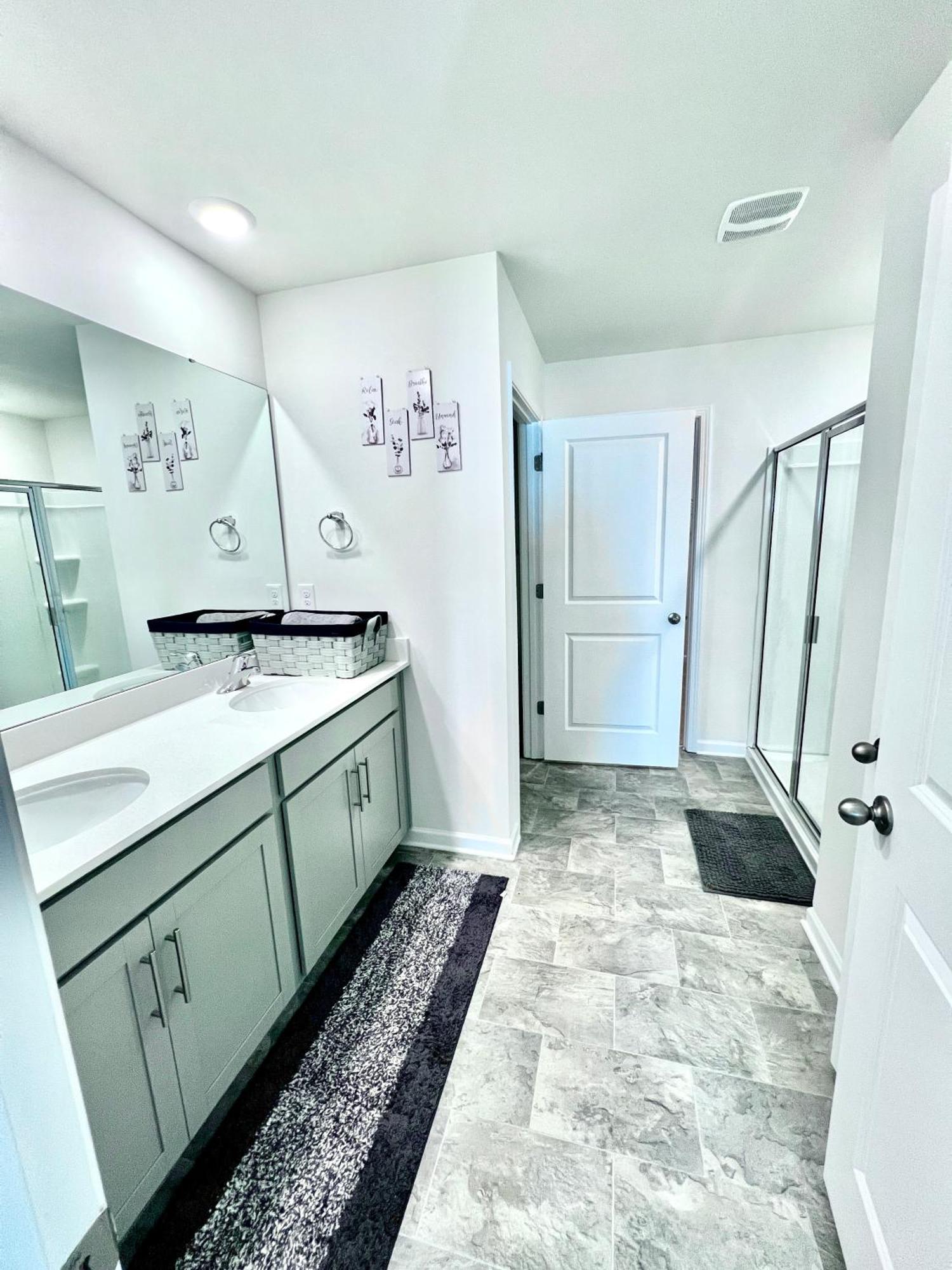 Spacious 4-Bedroom House,6Beds With Office Space Charlotte Exterior photo