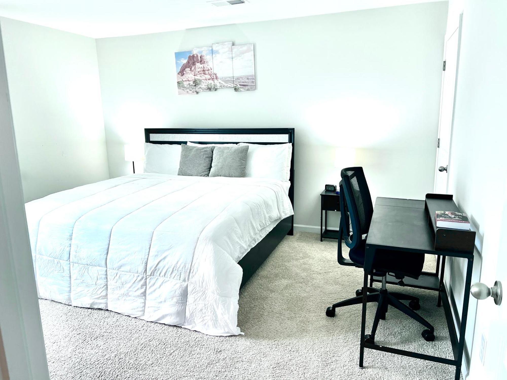 Spacious 4-Bedroom House,6Beds With Office Space Charlotte Exterior photo