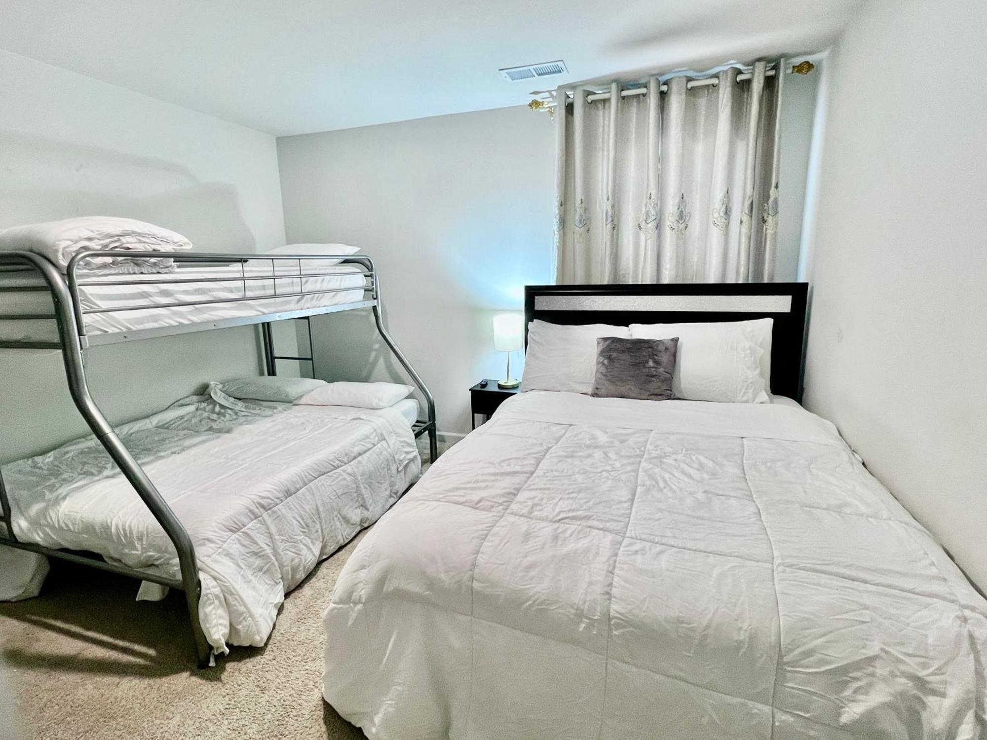 Spacious 4-Bedroom House,6Beds With Office Space Charlotte Exterior photo