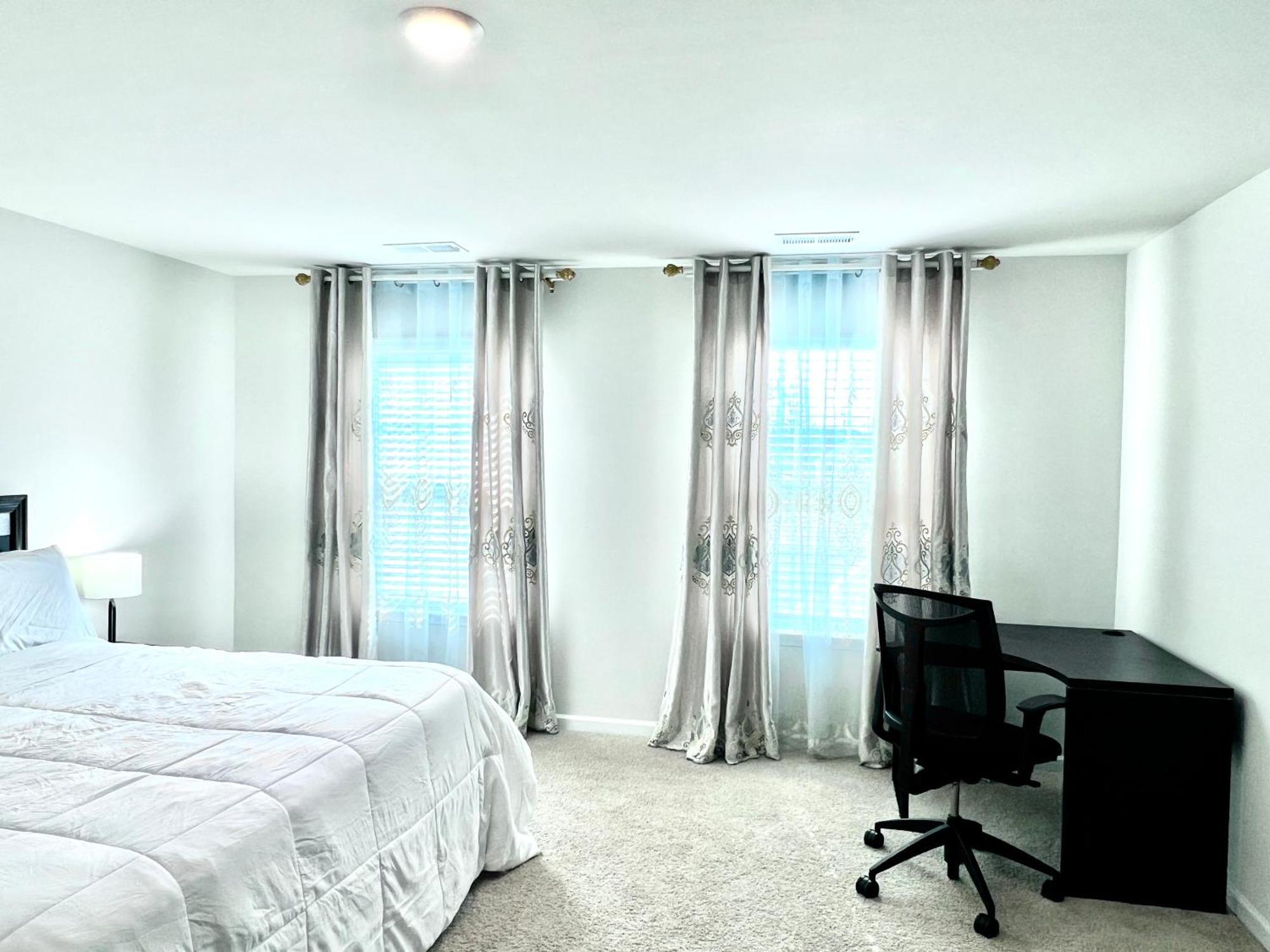 Spacious 4-Bedroom House,6Beds With Office Space Charlotte Exterior photo